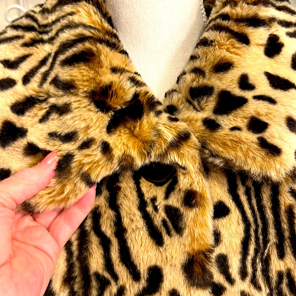 Gallery Leopard Faux Fur Coat EUC - Picture 4 of 9